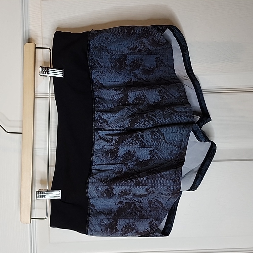 Vuori Omni Performance in Tide Dunes Blue & Black Shorts **SEE MEASUREMENTS**